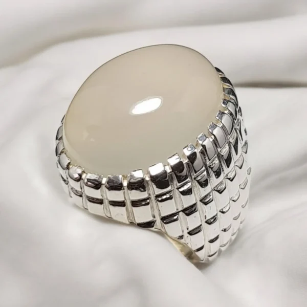 Find Your Perfect White Yemeni Aqeeq Ring Today