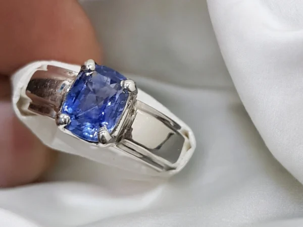 sapphire gemstone