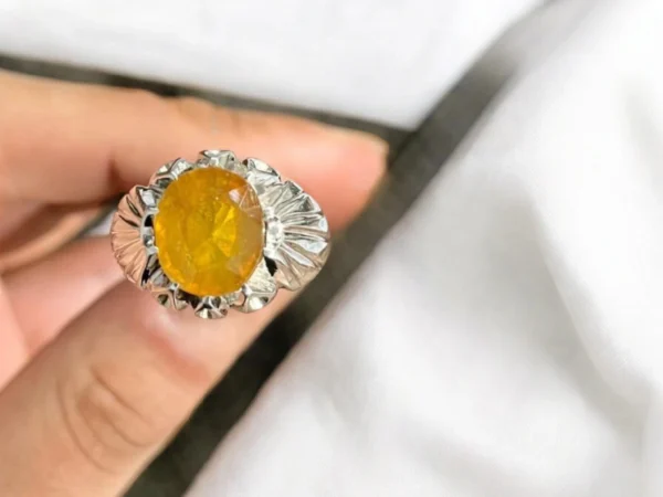 ring yellow sapphire