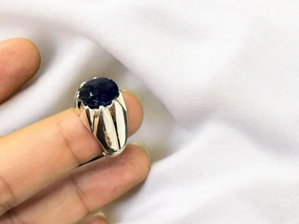 Blue sapphire ring