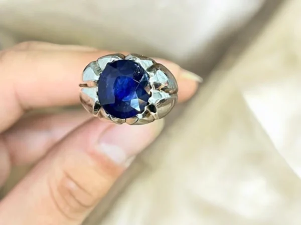 blue sapphire ring