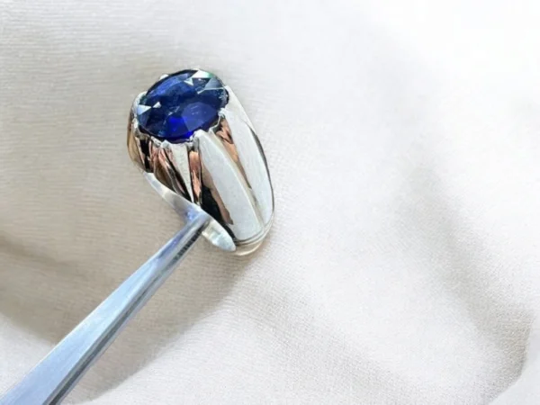 Blue sapphire ring