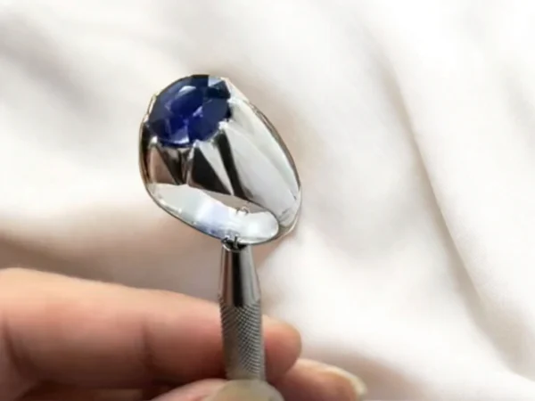 Blue sapphire ring