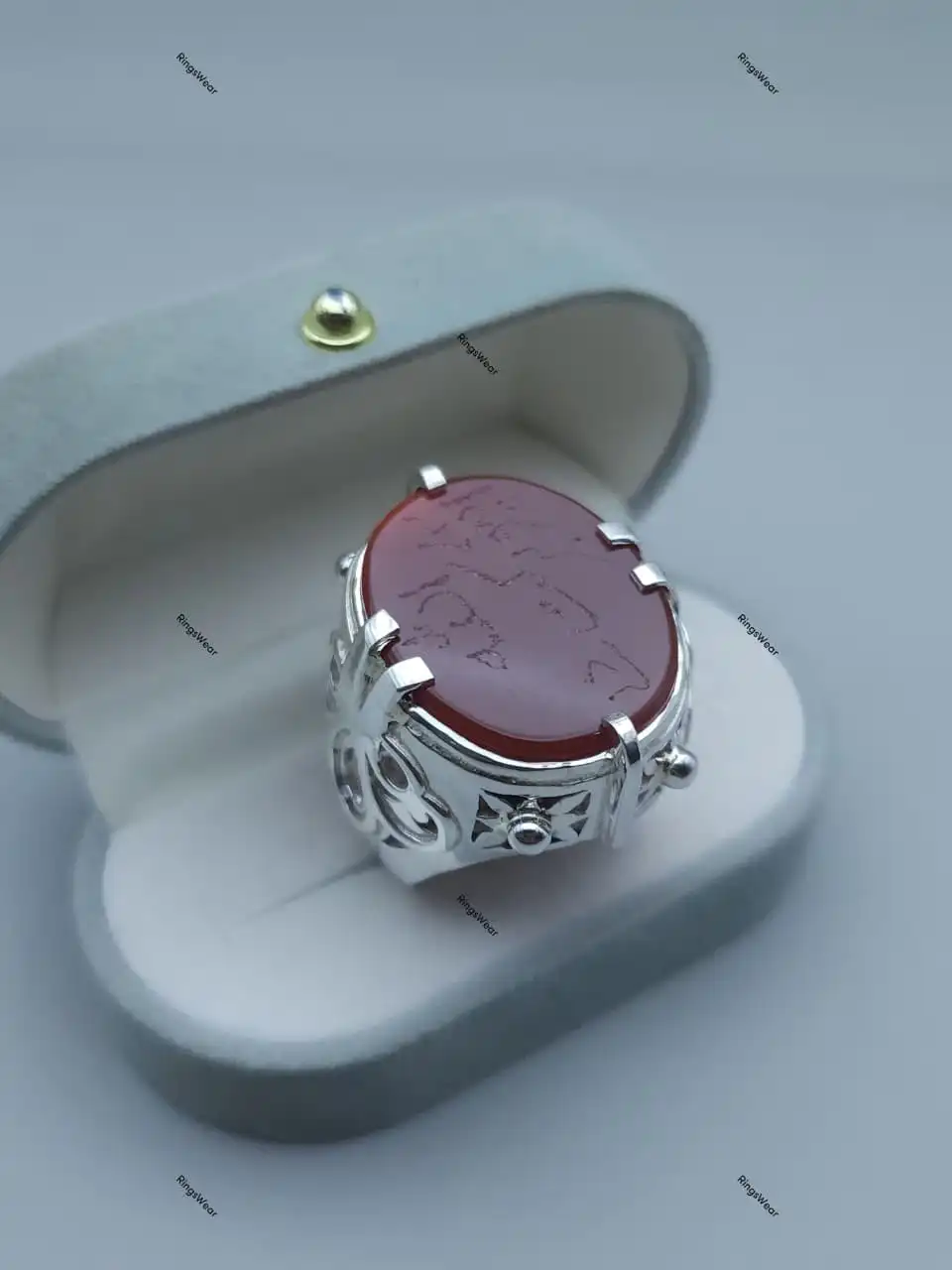 devil wears prada ring red